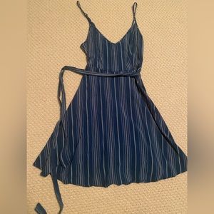 Super cute blue and white dress size XS. Perfect for summer!